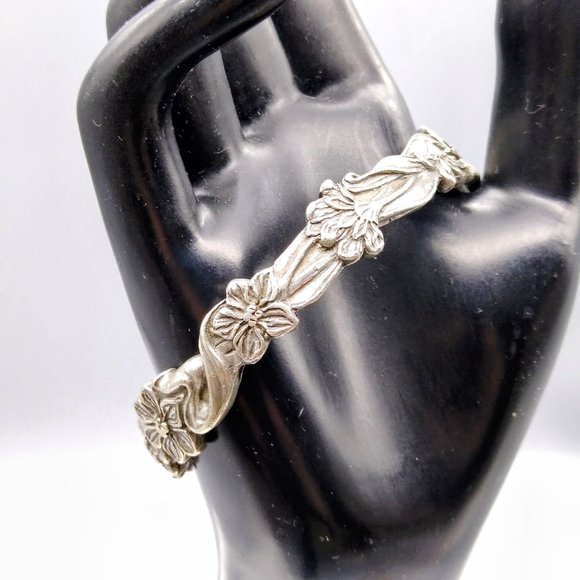 Vintage Floral Bangle, 1988 Seagull Pewter Canada, Stackable Wildflowers Bracele - Picture 3 of 6